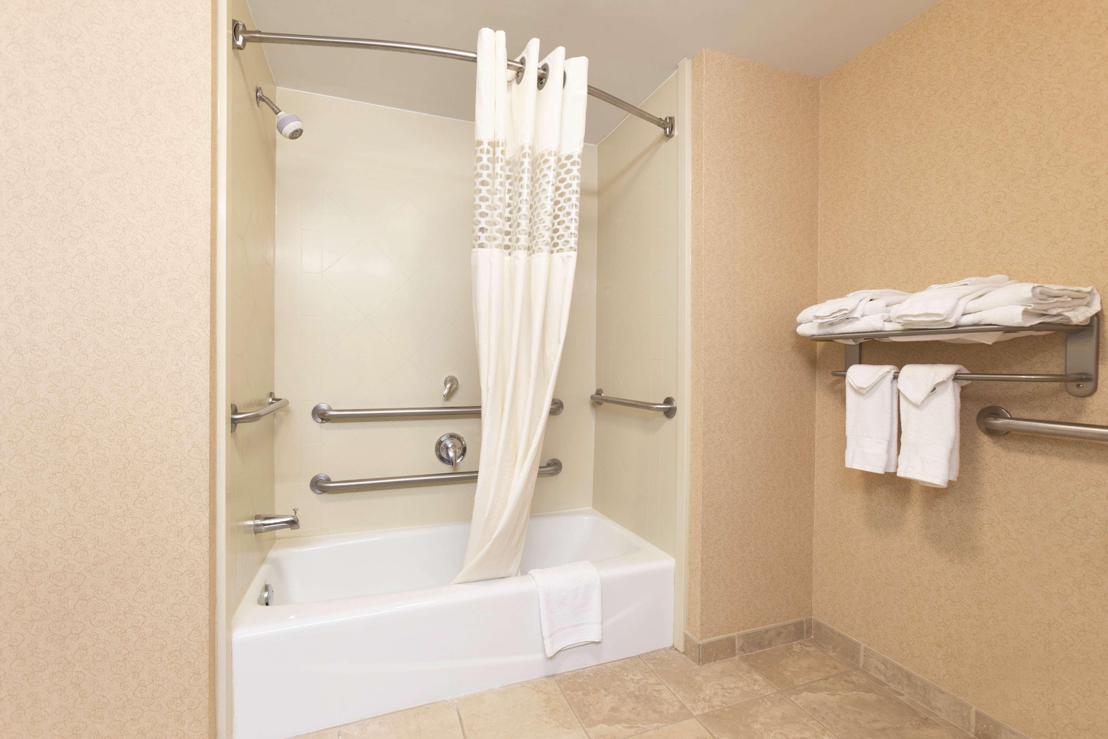 Hampton Inn & Suites Greenfield Exteriör bild