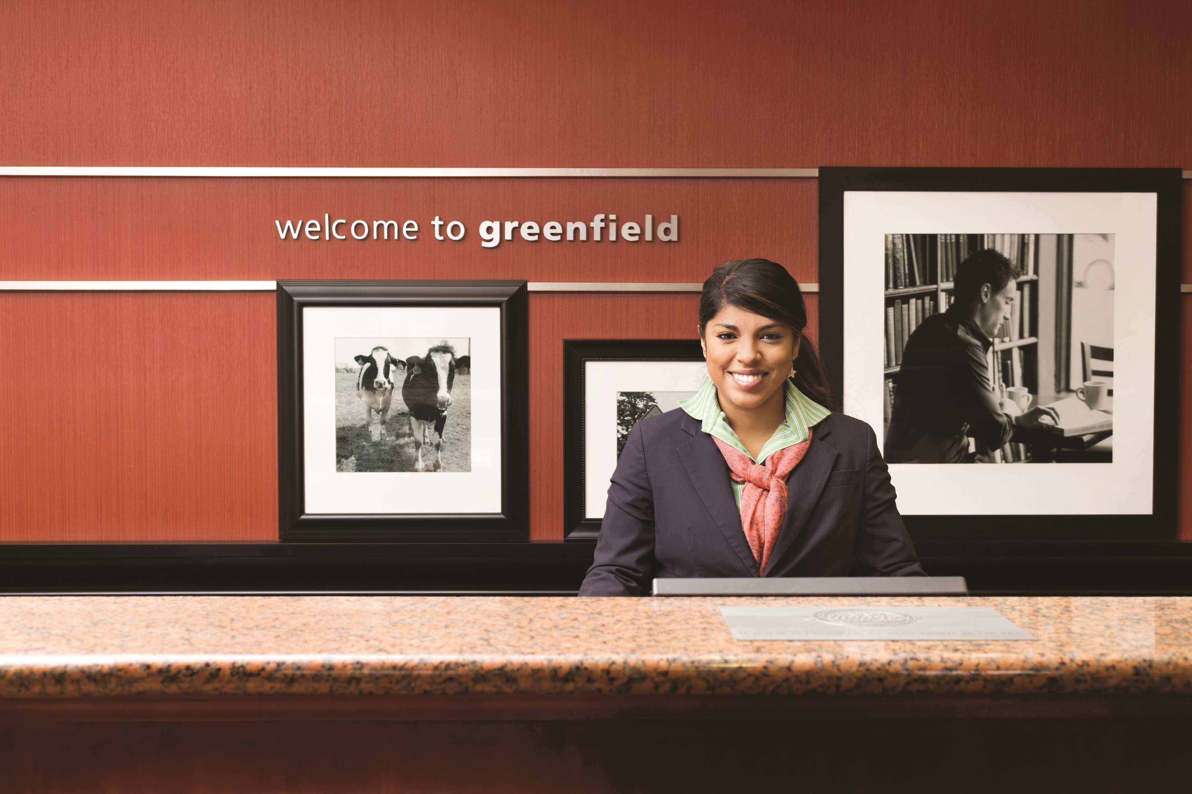 Hampton Inn & Suites Greenfield Exteriör bild