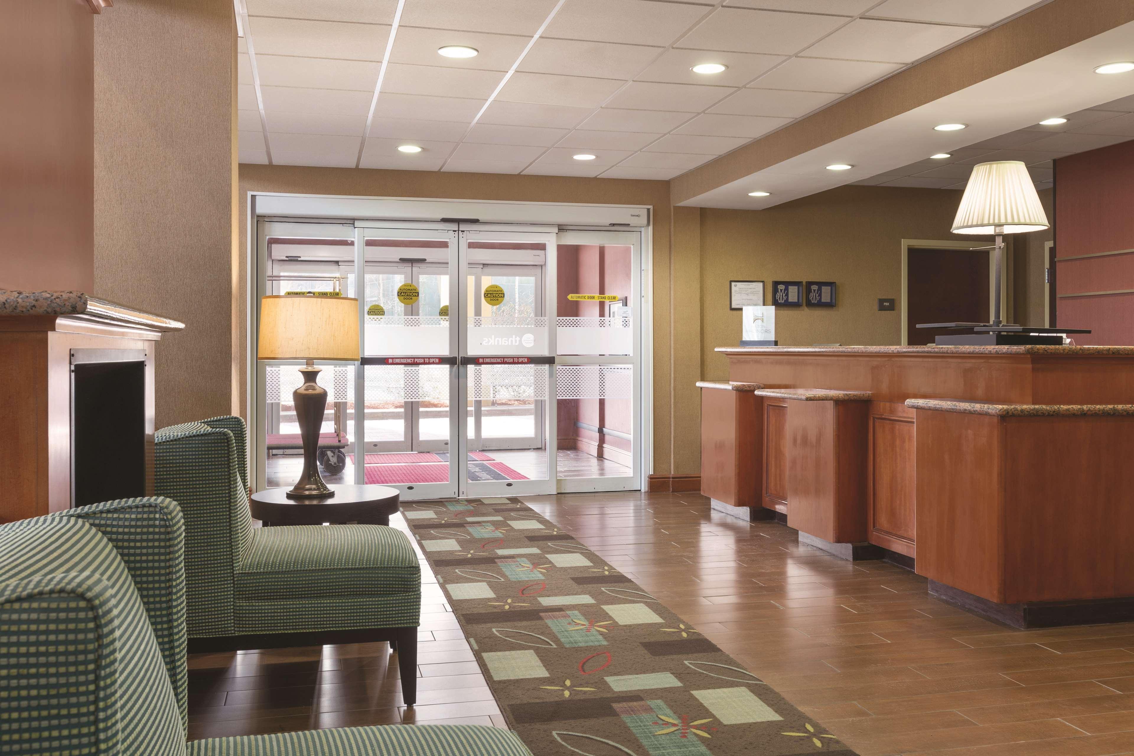 Hampton Inn & Suites Greenfield Exteriör bild