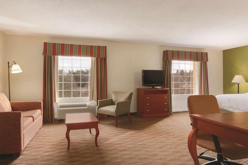 Hampton Inn & Suites Greenfield Exteriör bild