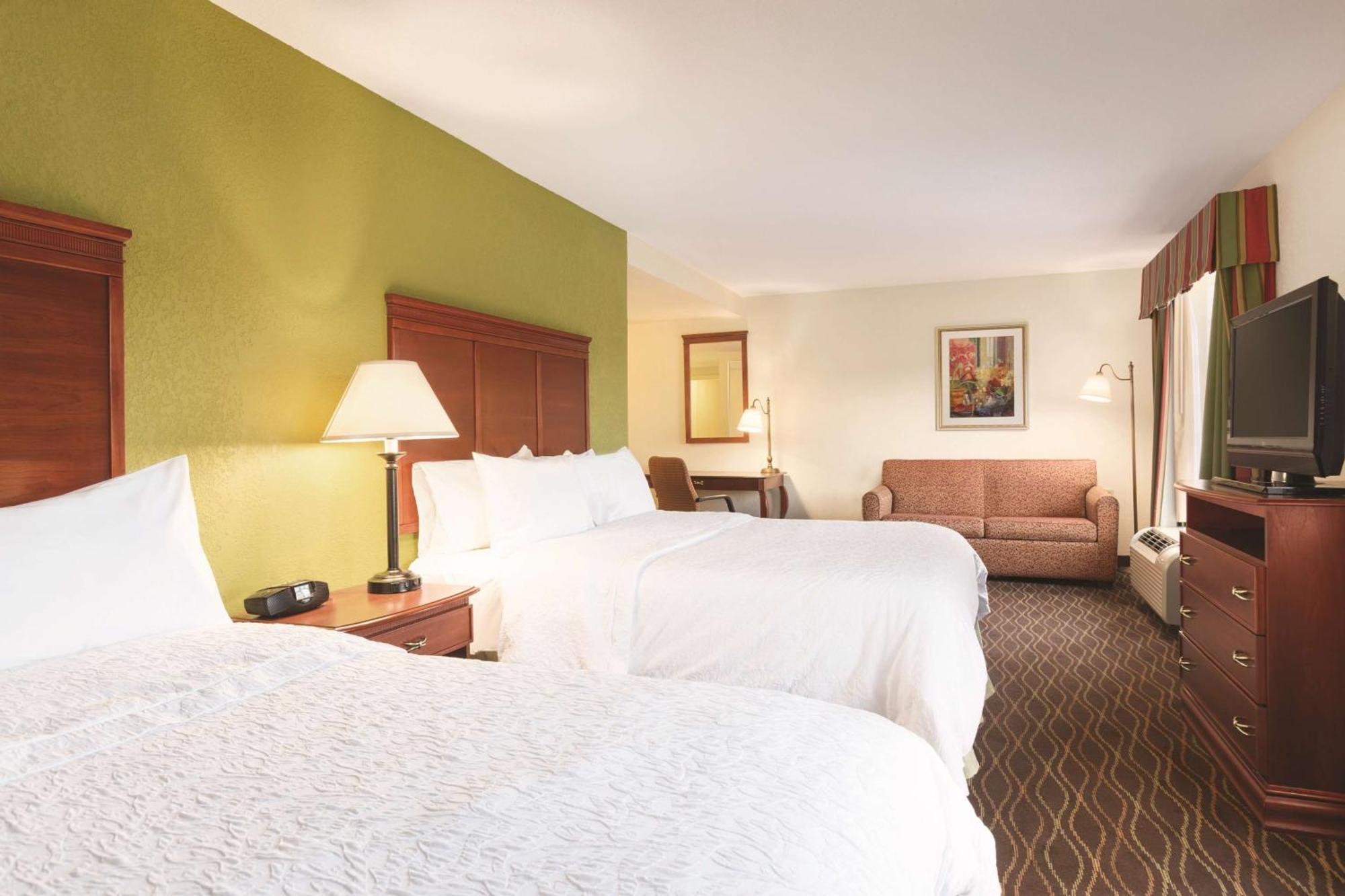 Hampton Inn & Suites Greenfield Exteriör bild