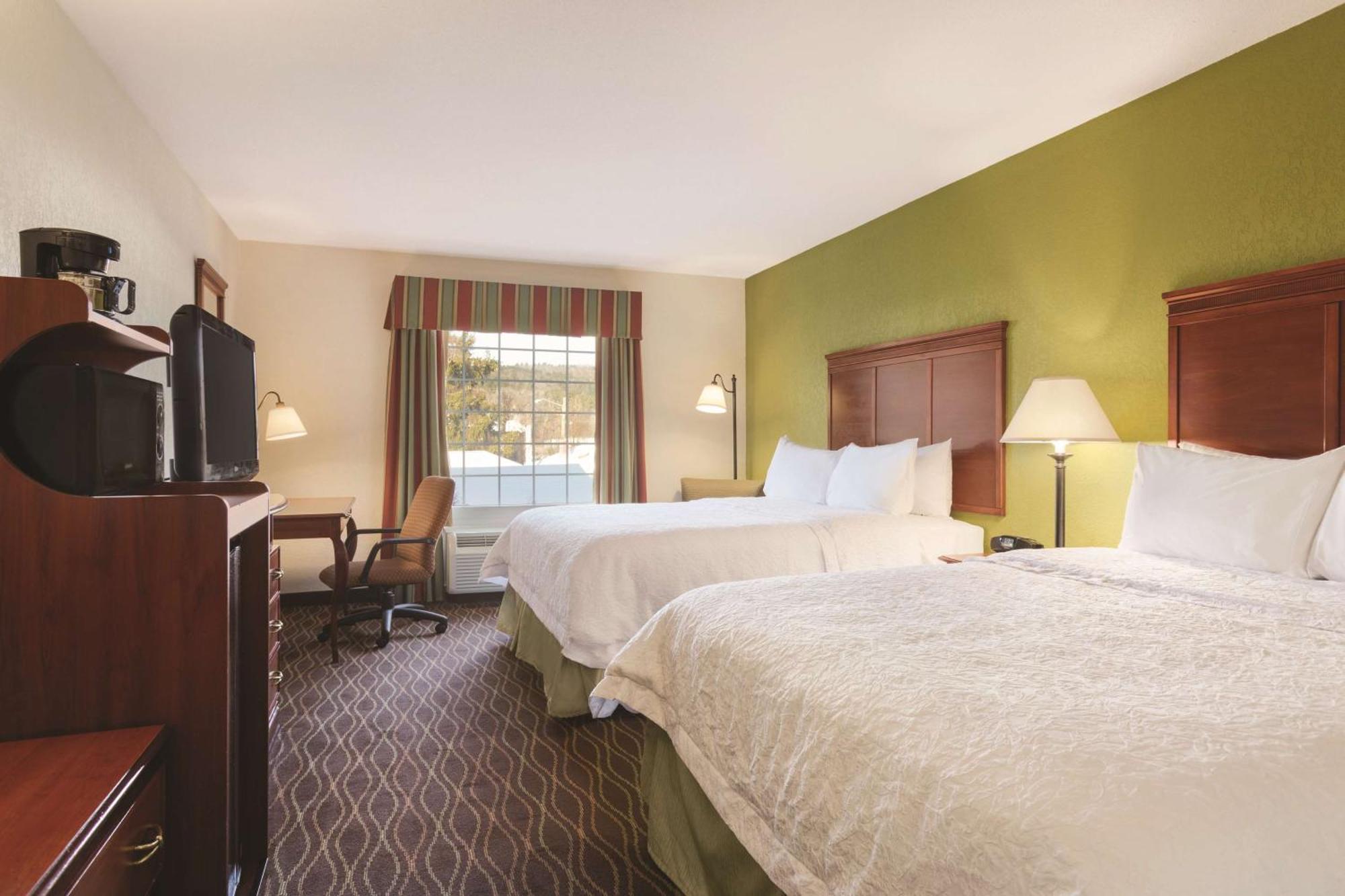 Hampton Inn & Suites Greenfield Exteriör bild