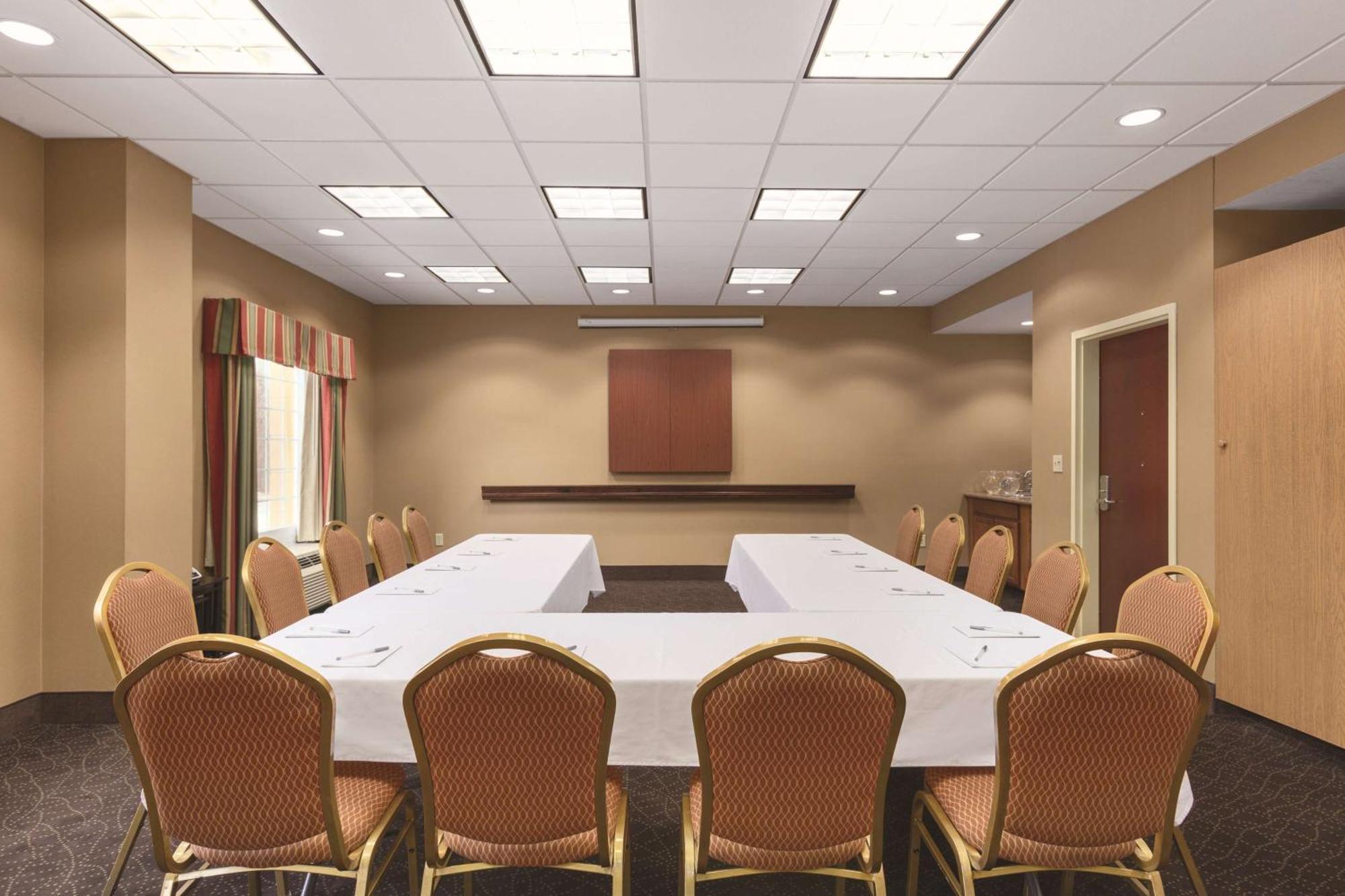 Hampton Inn & Suites Greenfield Exteriör bild