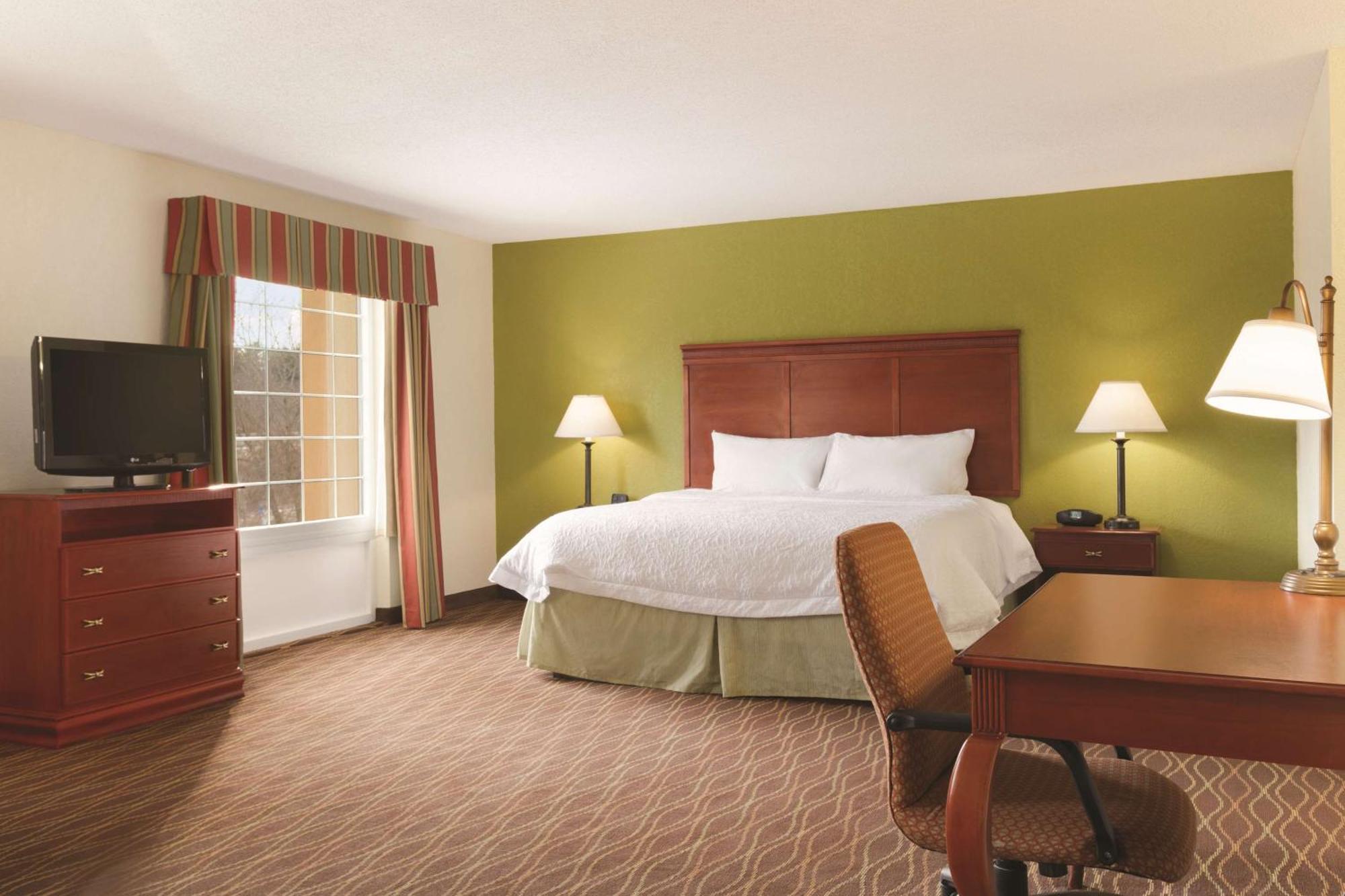 Hampton Inn & Suites Greenfield Exteriör bild