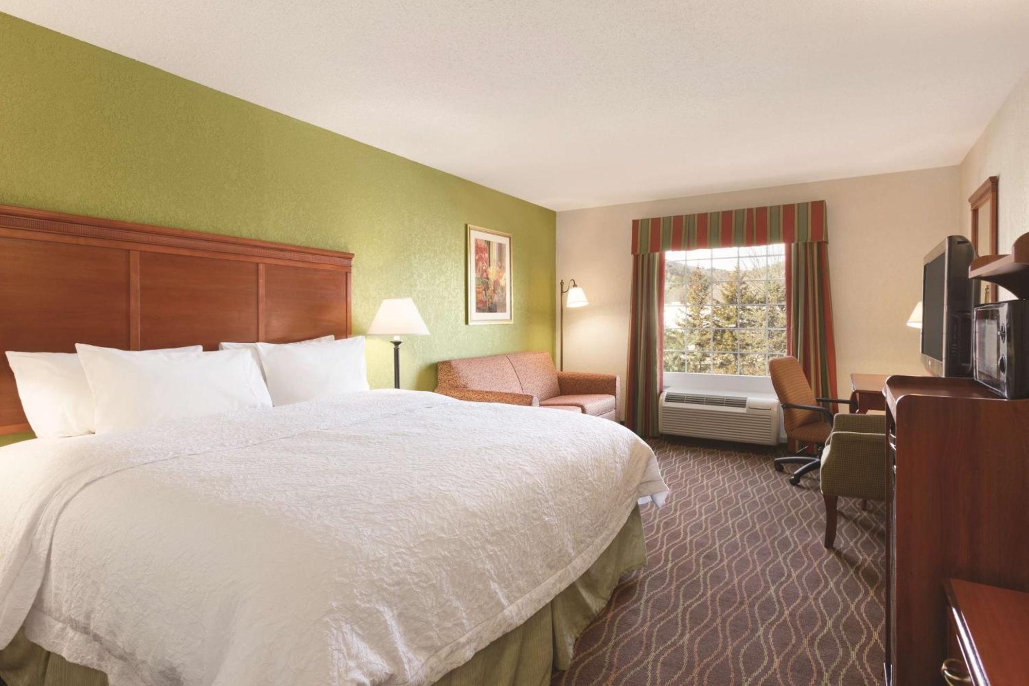 Hampton Inn & Suites Greenfield Exteriör bild