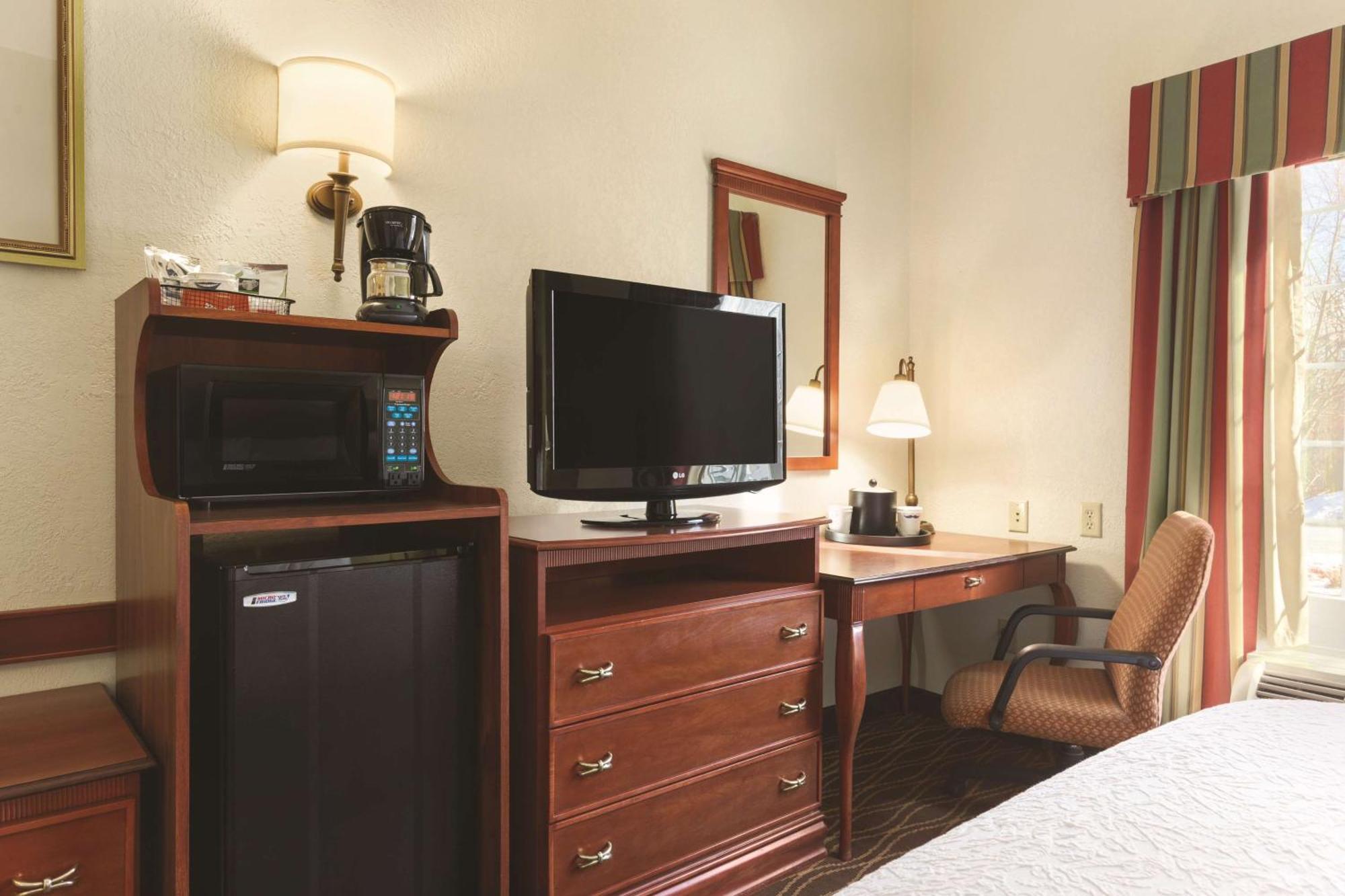 Hampton Inn & Suites Greenfield Exteriör bild
