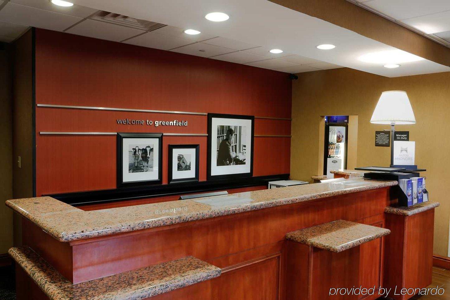 Hampton Inn & Suites Greenfield Exteriör bild