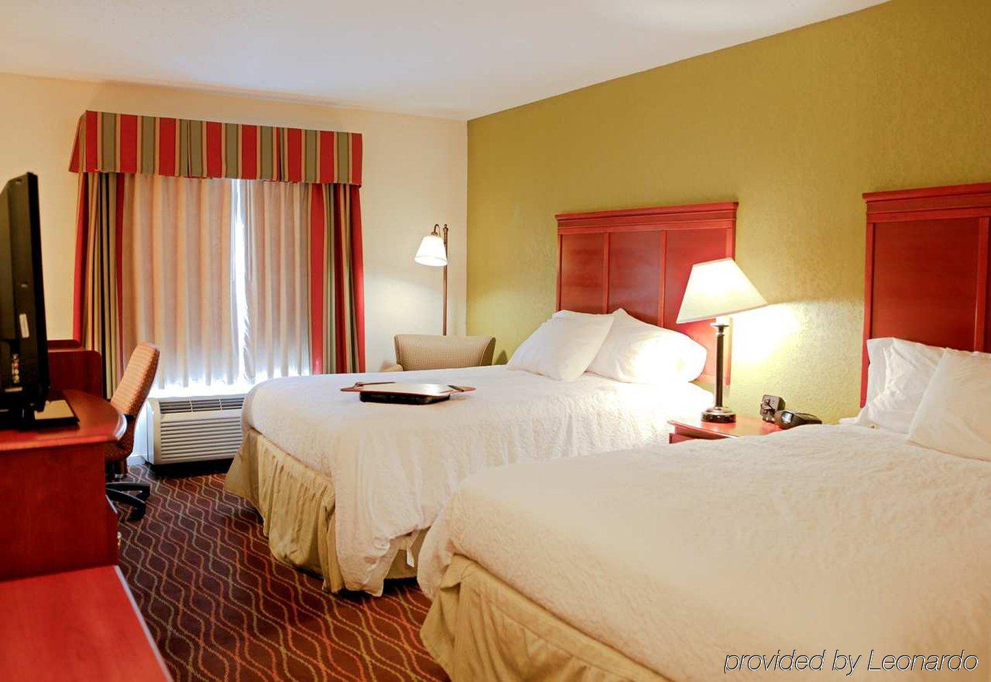 Hampton Inn & Suites Greenfield Exteriör bild