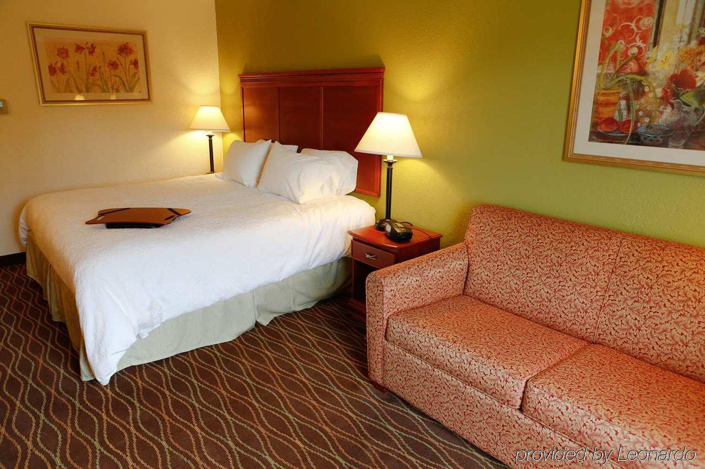 Hampton Inn & Suites Greenfield Exteriör bild