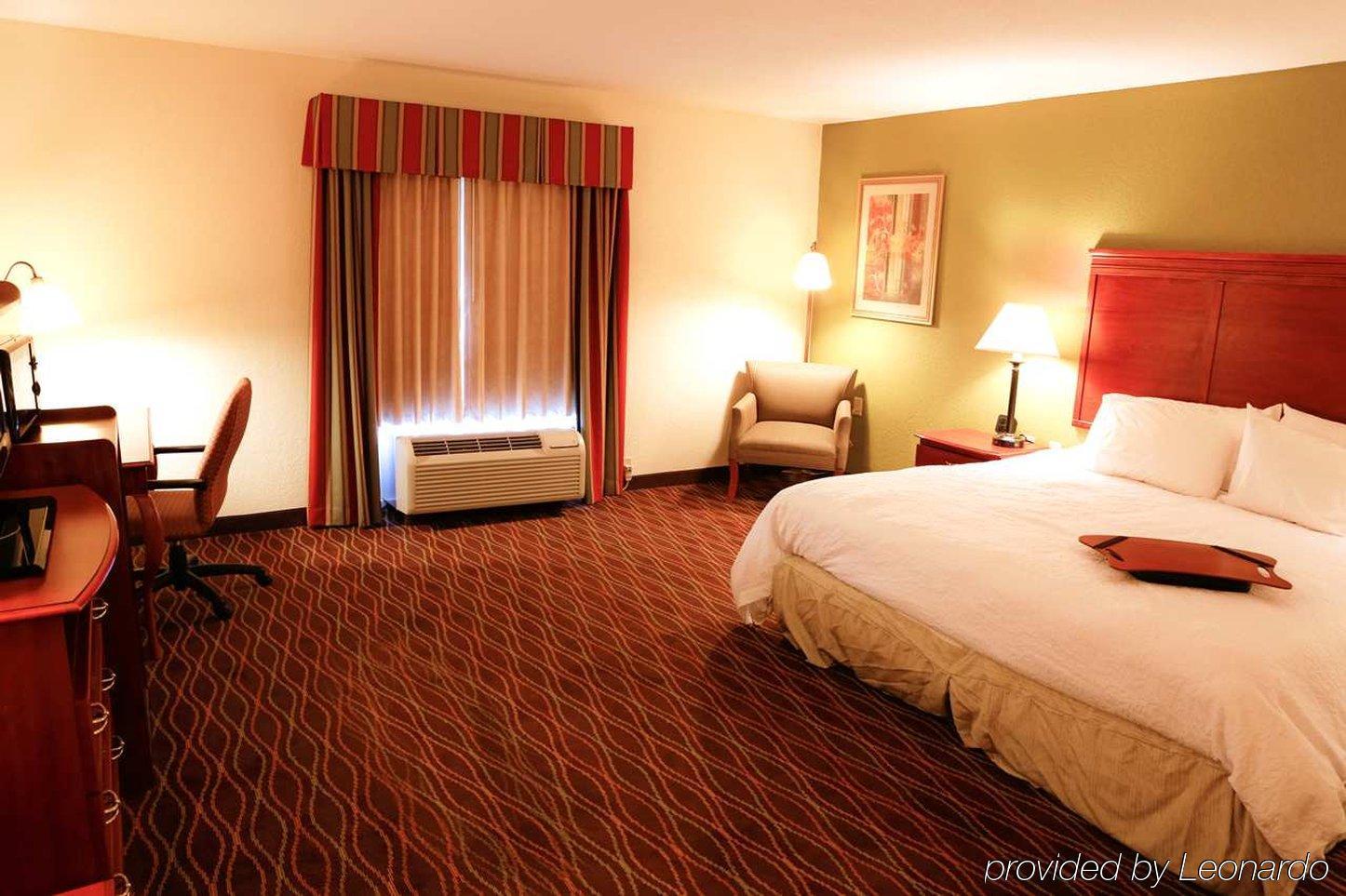 Hampton Inn & Suites Greenfield Exteriör bild